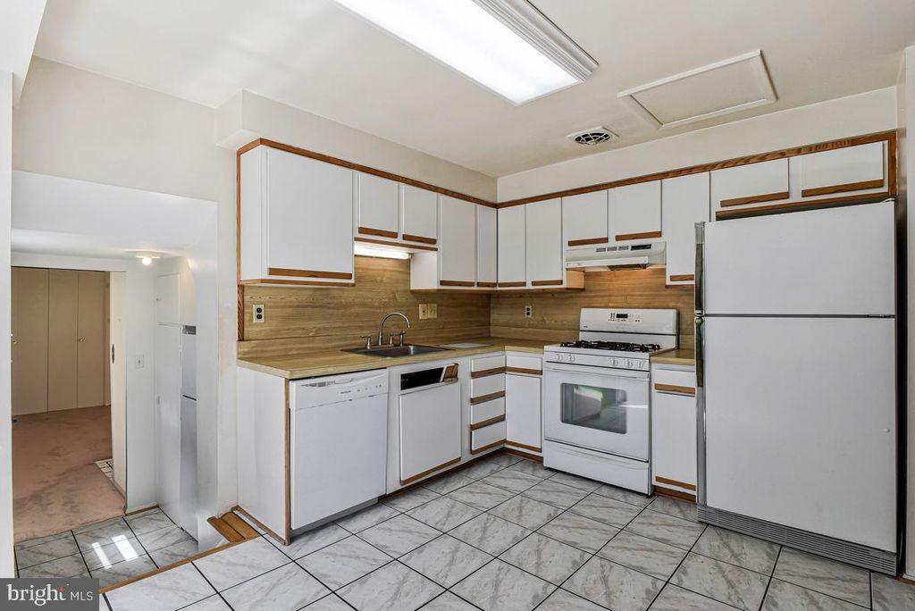 Image 12 of property listing at 13307 CHALFONT AVE, Fort Washington, MD 20744