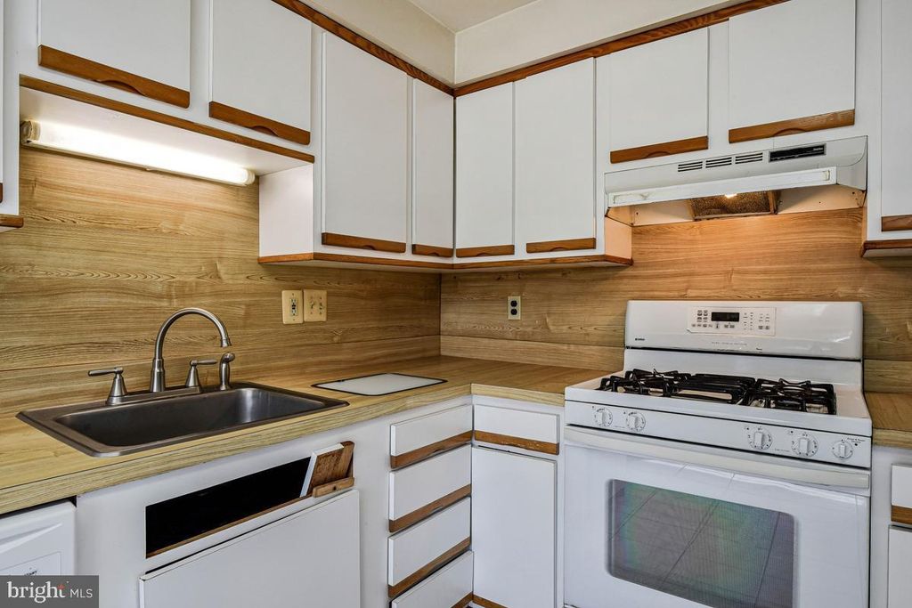Image 14 of property listing at 13307 CHALFONT AVE, Fort Washington, MD 20744