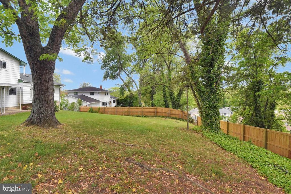 Image 37 of property listing at 13307 CHALFONT AVE, Fort Washington, MD 20744