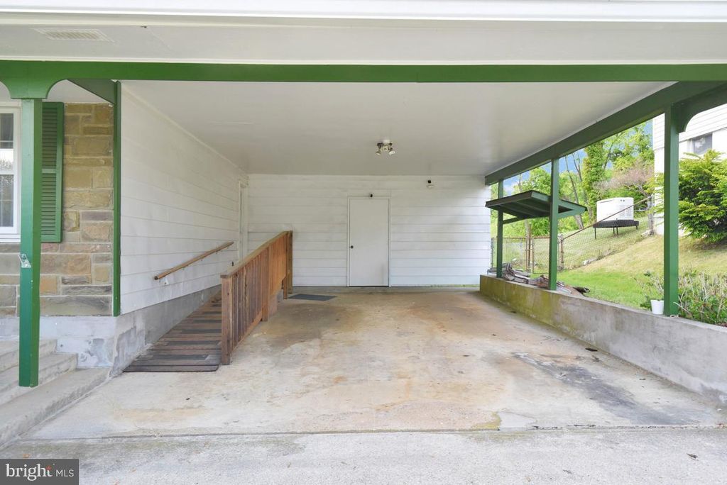Image 4 of property listing at 13307 CHALFONT AVE, Fort Washington, MD 20744