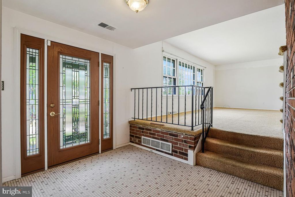 Image 5 of property listing at 13307 CHALFONT AVE, Fort Washington, MD 20744