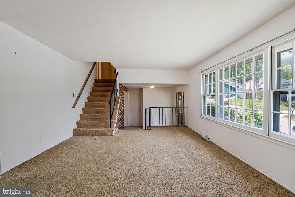Image 9 of property listing at 13307 CHALFONT AVE, Fort Washington, MD 20744