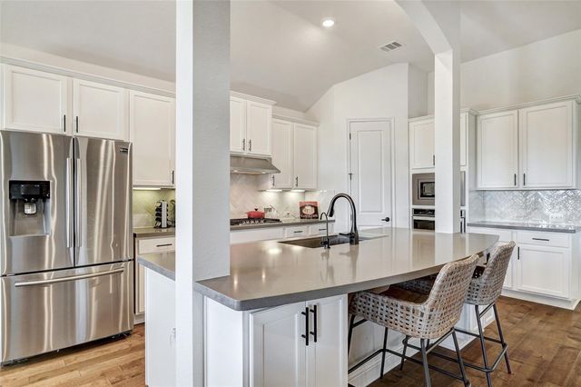 260 Baldovino SKWY, Lakeway, TX 78738