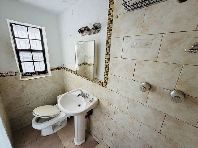 1550 E 10th Avenue, Hialeah, FL 33010