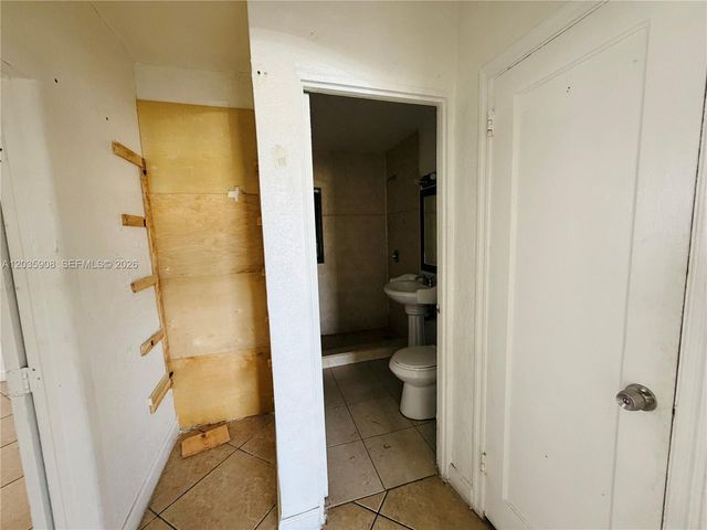 1550 E 10th Avenue, Hialeah, FL 33010