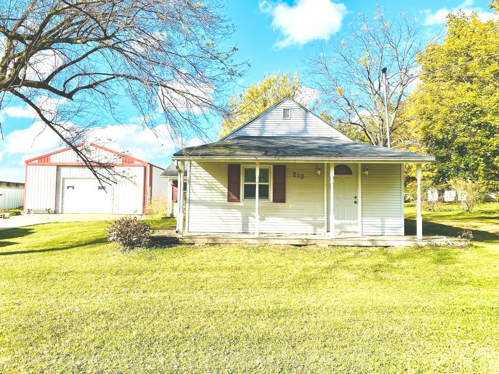 210 S 1st Street, Holcomb, IL 61043