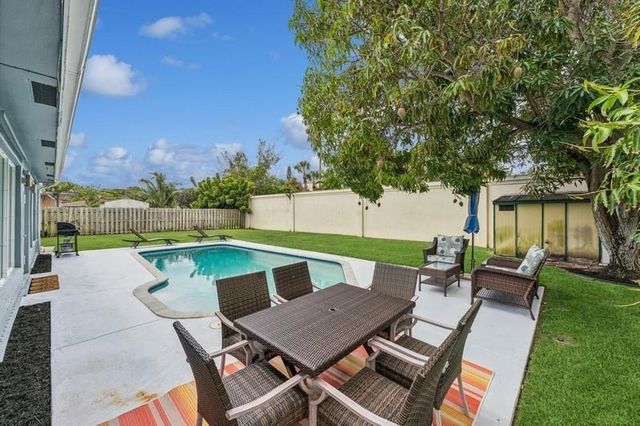 13 Little Harbor Way, Deerfield Beach, FL 33441