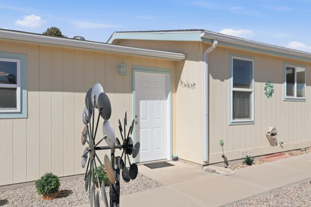 132 Sunrise Bluffs Drive, Belen, NM 87002