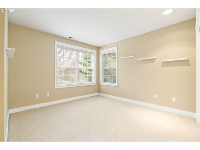 2338 Nw EDGEWOOD Pl 32, Portland, OR 97229