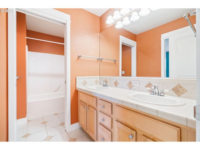 2338 Nw EDGEWOOD Pl 32, Portland, OR 97229