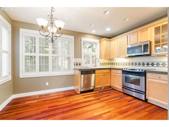 2338 Nw EDGEWOOD Pl 32, Portland, OR 97229