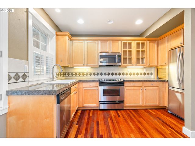 2338 Nw EDGEWOOD Pl 32, Portland, OR 97229