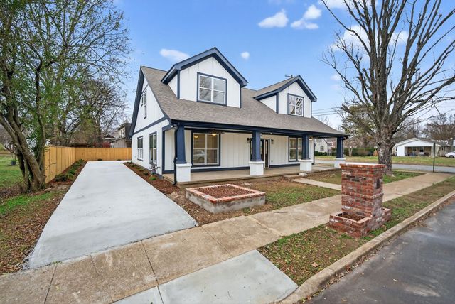 410 3rd Ave, Fayetteville, TN 37334