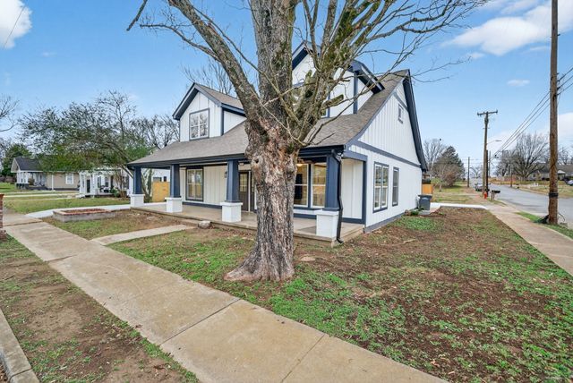 410 3rd Ave, Fayetteville, TN 37334