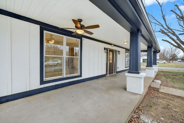 410 3rd Ave, Fayetteville, TN 37334