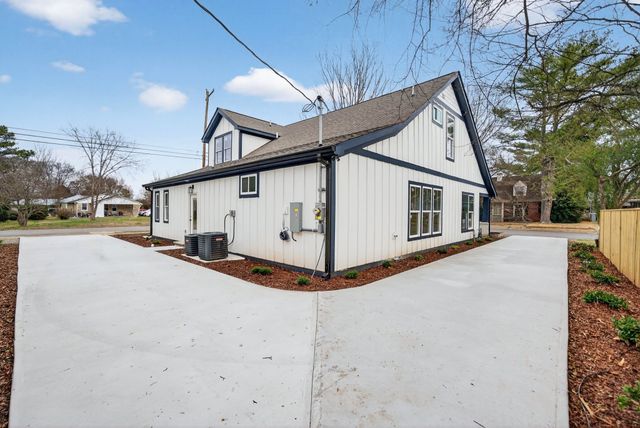 410 3rd Ave, Fayetteville, TN 37334