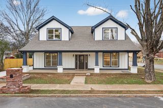 410 3rd Ave, Fayetteville, TN 37334