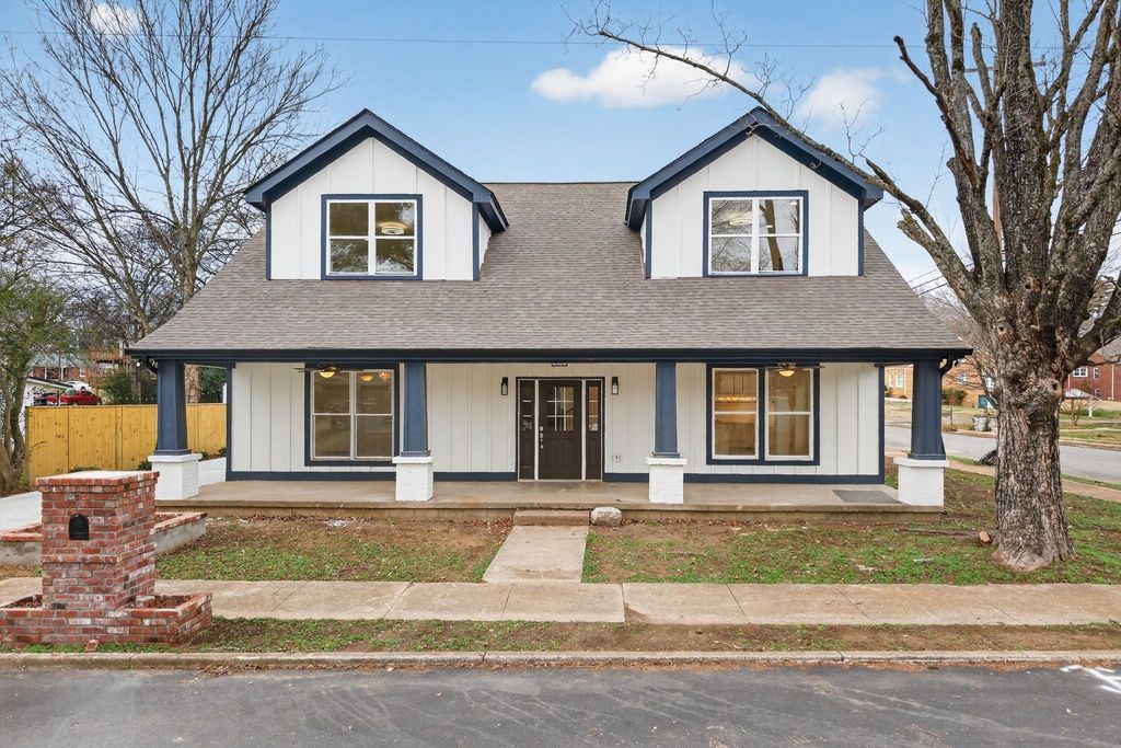 410 3rd Ave, Fayetteville, TN 37334