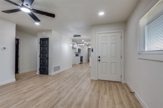 125 W Fuller Drive, Euless, TX 76039