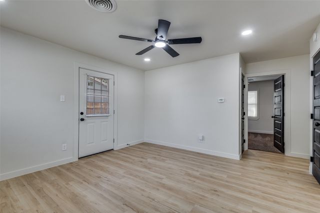 125 W Fuller Drive, Euless, TX 76039