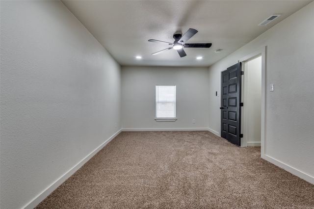 125 W Fuller Drive, Euless, TX 76039