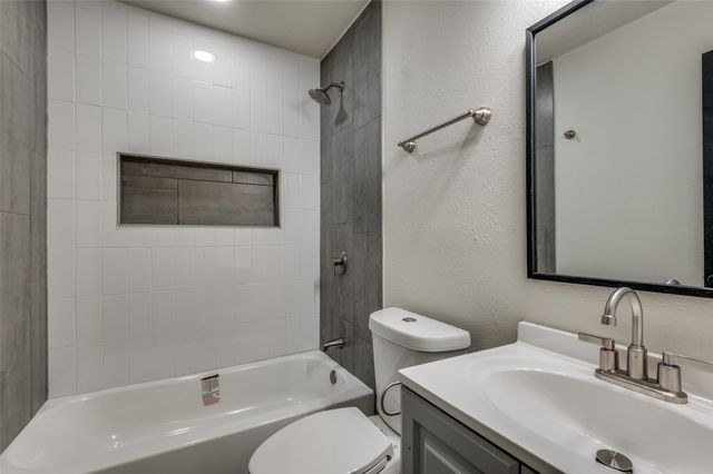 125 W Fuller Drive, Euless, TX 76039