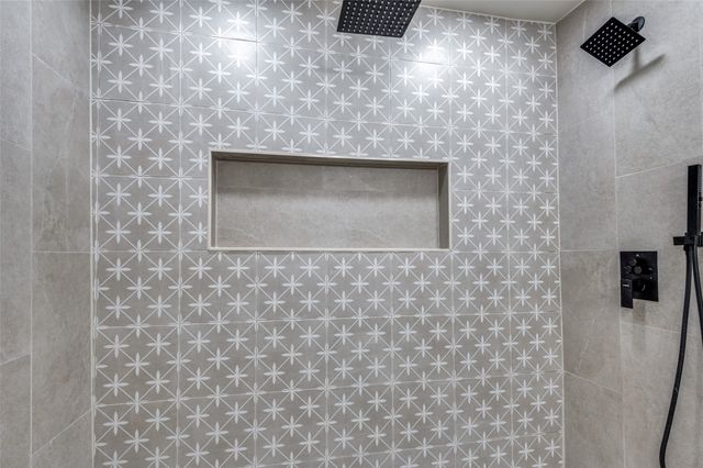 125 W Fuller Drive, Euless, TX 76039