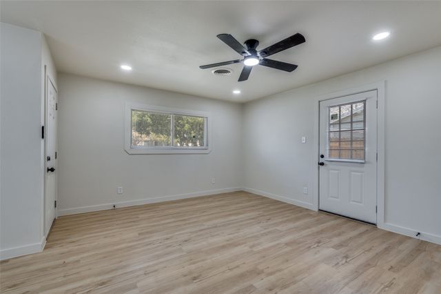 125 W Fuller Drive, Euless, TX 76039