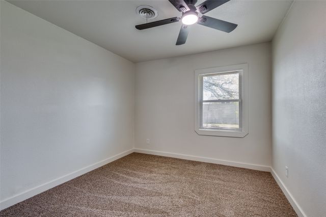 125 W Fuller Drive, Euless, TX 76039