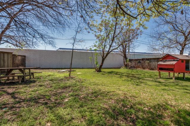 125 W Fuller Drive, Euless, TX 76039