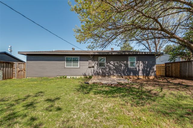 125 W Fuller Drive, Euless, TX 76039