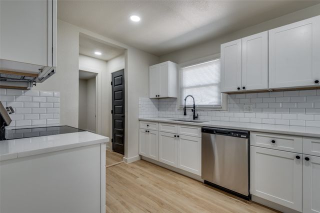 125 W Fuller Drive, Euless, TX 76039