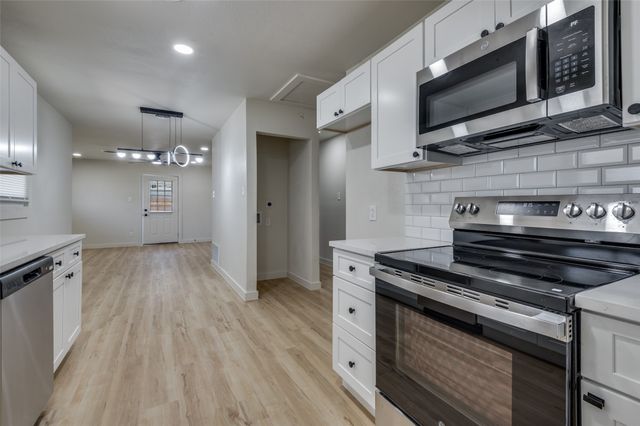 125 W Fuller Drive, Euless, TX 76039