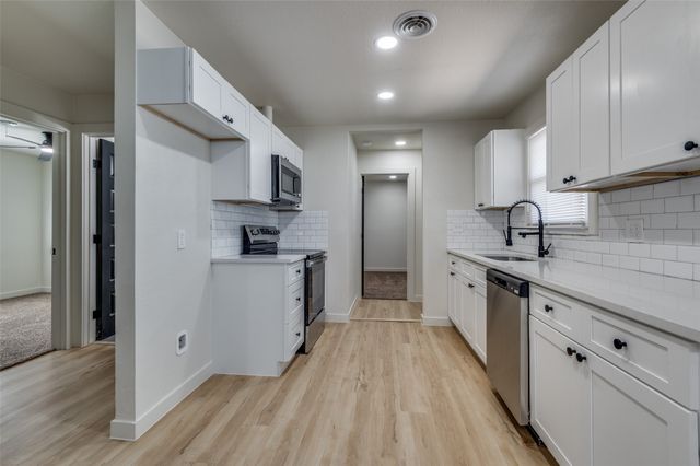 125 W Fuller Drive, Euless, TX 76039