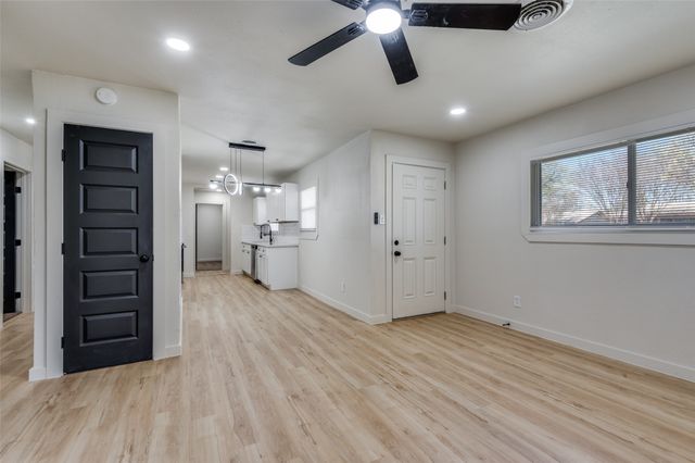 125 W Fuller Drive, Euless, TX 76039