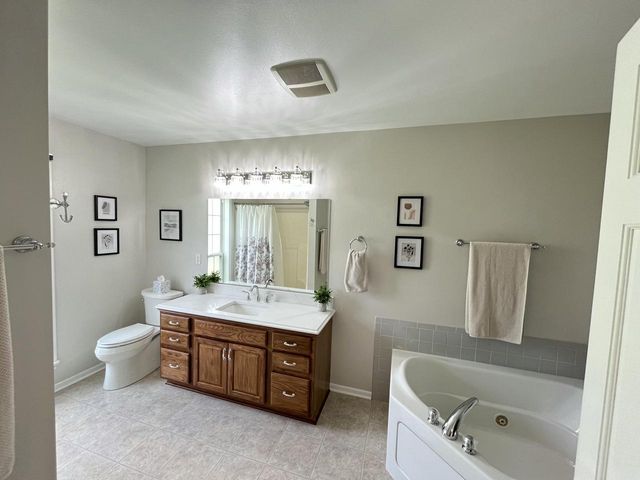 10155 Oakwood ROAD, Franklin, WI 53132