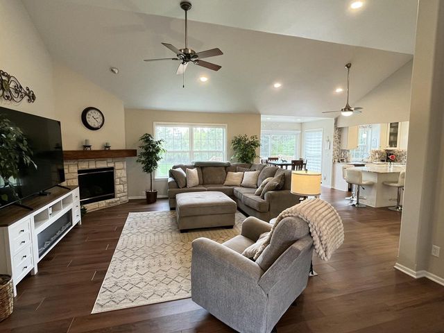 10155 Oakwood ROAD, Franklin, WI 53132