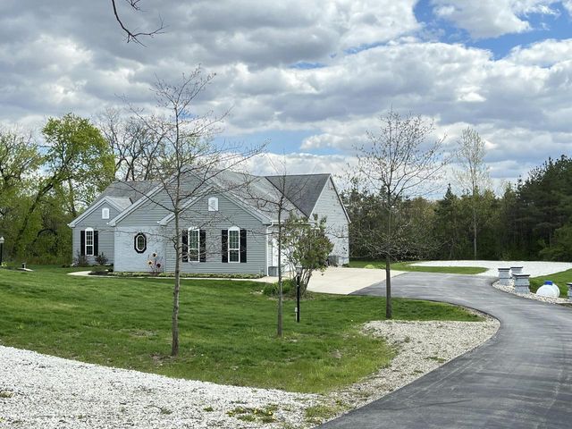 10155 Oakwood ROAD, Franklin, WI 53132