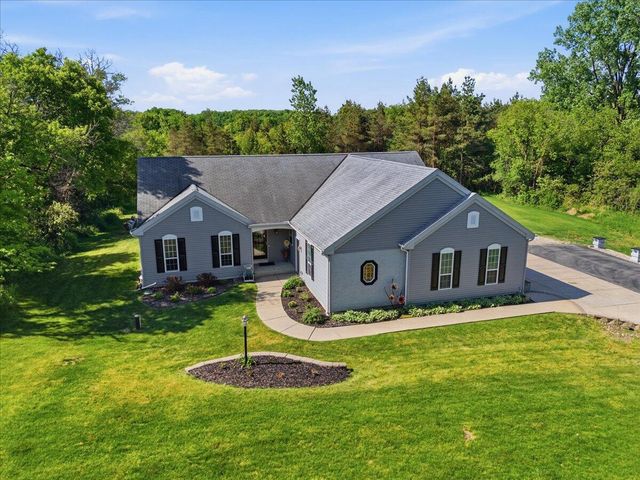10155 W Oakwood ROAD, Franklin, WI 53132