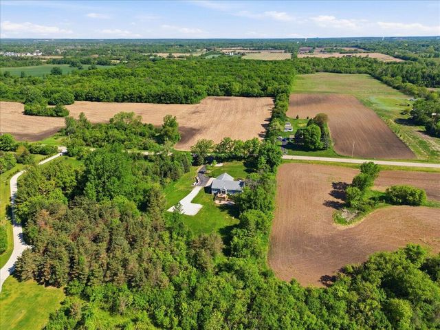 10155 W Oakwood ROAD, Franklin, WI 53132