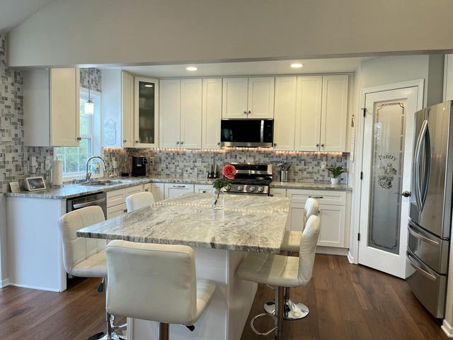 10155 Oakwood ROAD, Franklin, WI 53132