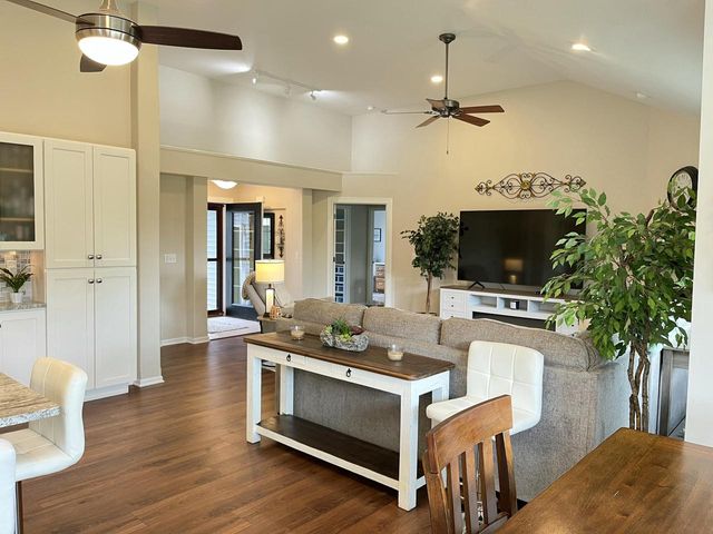 10155 Oakwood ROAD, Franklin, WI 53132