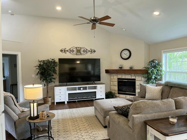 10155 Oakwood ROAD, Franklin, WI 53132
