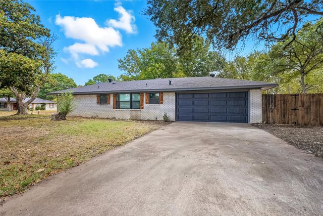 412 Brook Hollow Circle, Desoto, TX 75115