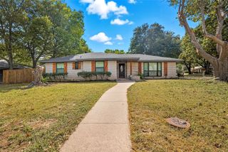412 Brook Hollow Circle, Desoto, TX 75115