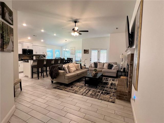 396 Hall Avenue, Pea Ridge, AR 72751