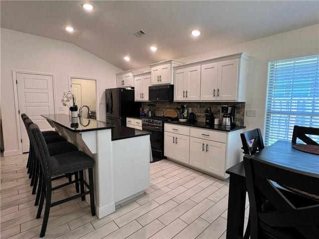 396 Hall Avenue, Pea Ridge, AR 72751