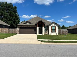 396 Hall Avenue, Pea Ridge, AR 72751