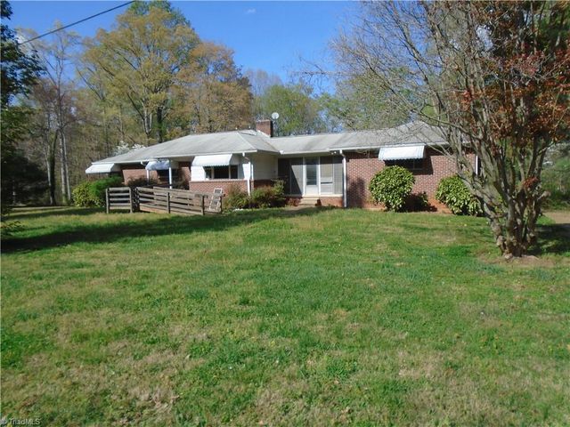 2295 Vienna Dozier Road, Pfafftown, NC 27040