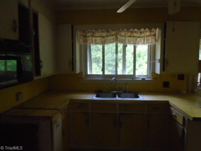 2295 Vienna Dozier Road, Pfafftown, NC 27040